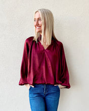 Load image into Gallery viewer, Champagne Toast Top
