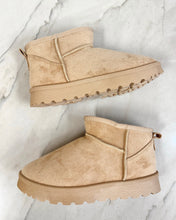 Load image into Gallery viewer, Cozy Outing Mini Boots
