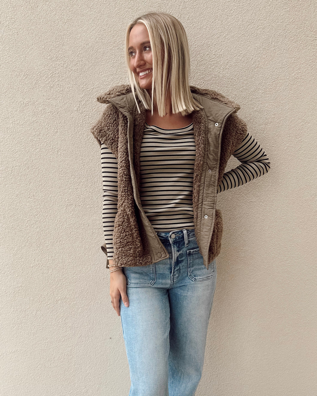 Mountain Side Sherpa Vest - Mocha