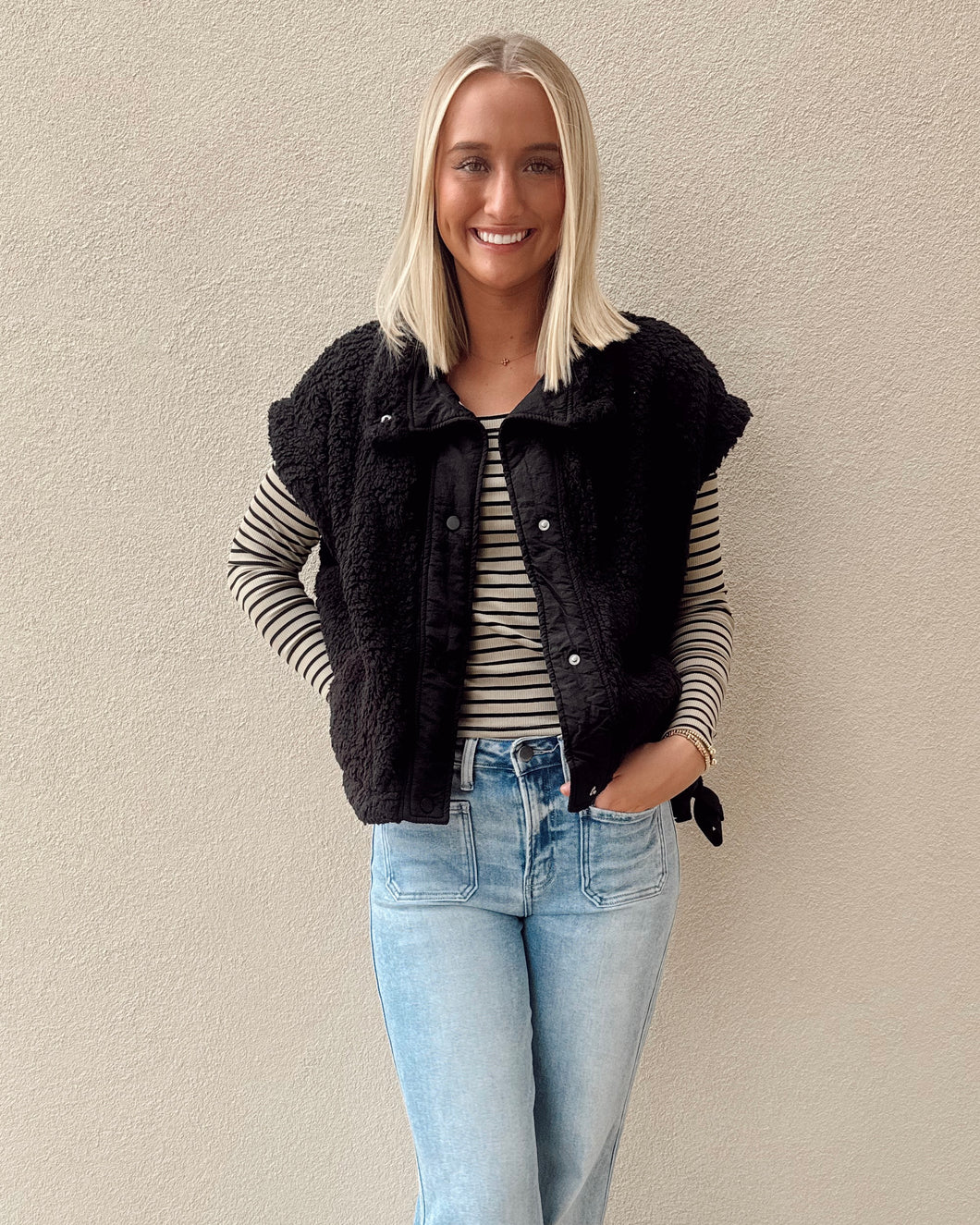 Mountain Side Sherpa Vest - Black